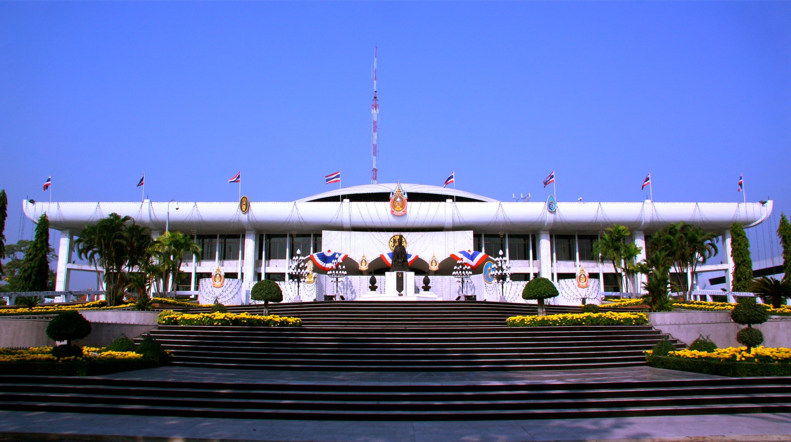 ฝ่ายค้านขยับ! เตรียมยื่นญัตติด่วนซักฟอก 'งบประมาณลับ' โครงการรัฐปี 70