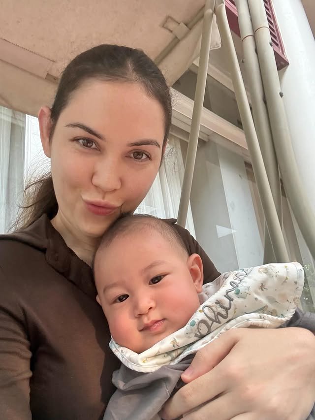 แมท ภีรนีย์ เผยโฉม น้องภีรันทร์ ลูกชายสุดน่ารัก ด้าน แต้ว ณฐพร ถึงกับทักหน้าหวานเหมือนแม่