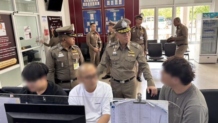ตร.ช่วยหนุ่มจีนพ้นเงื้อมมือแก๊งคอลเซ็นเตอร์ หลังถูกหลอกเรียกค่าไถ่กว่า 10 ล้านบาท