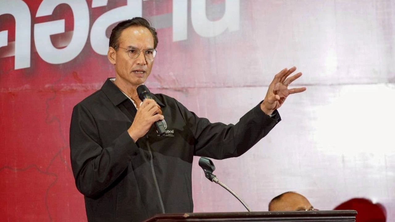 “กรณ์” เตือนลดราคาน้ำมันตามสั่งนายกฯ เป็นเพียงการแก้ปัญหาเฉพาะหน้า หวั่นภาระหนี้ตกถึงประชาชน