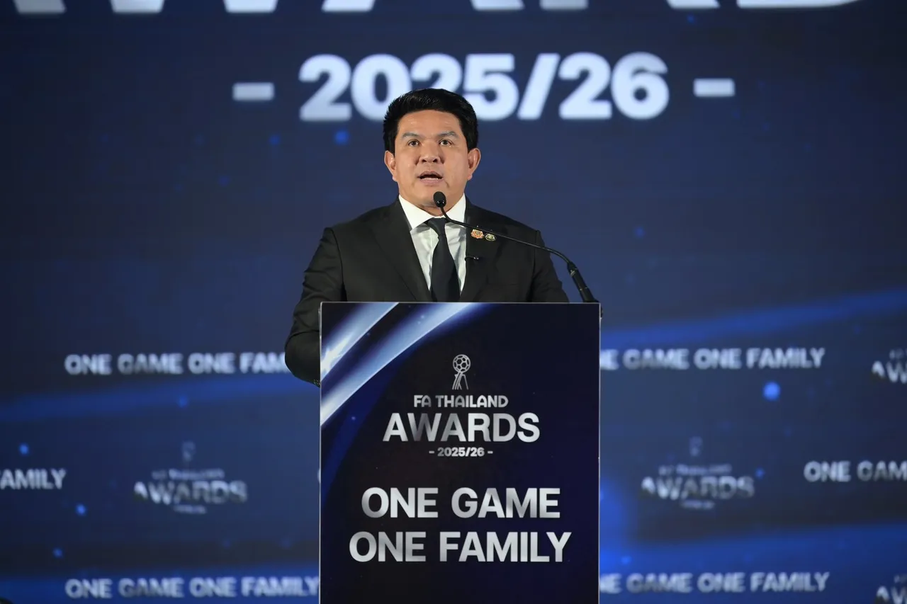 สุรศักดิ์-มาดามแป้ง มอบรางวัล FA Thailand Awards 2025/26 พร้อมลุยลีกเยาวชนทั่วประเทศ
