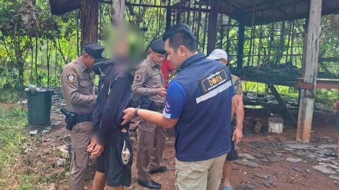 หนุ่มคลั่งยาหลอนเผาบ้านวอด หลังภรรยาพาลูกหนีเพราะเกรงอันตราย