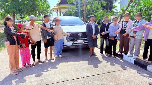 ตร.ทางหลวงกาญจนบุรี สกัดจับขบวนการขนแรงงานเถื่อนเมียนมา 10 ราย