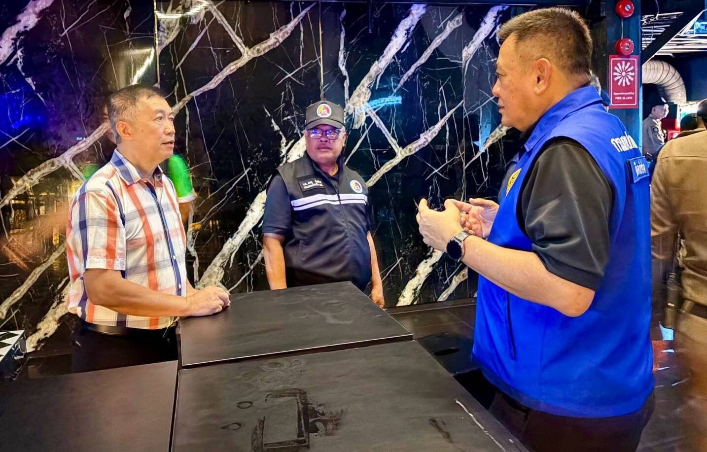 ผู้ว่าฯ ลำปาง สั่งระดมกำลังตรวจเข้มสถานบันเทิง ย้ำมาตรฐานความปลอดภัยต้องพร้อม 100%
